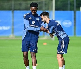 NG官方入口-法比奥-维埃拉：我能踢10号位和右边锋；我和洛孔加有默契