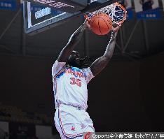 南宫体育-生猛！哈雷尔半场11中7拿到15分6板4助 3前场板