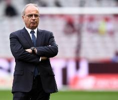 记者：未达成续约协议，巴黎总监坎波斯正在与曼联进行深入谈判