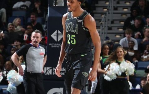 NG官方入口-太稳了！墨菲12中8&amp;5记三分拿下28分7板3助3断 首节独得14分