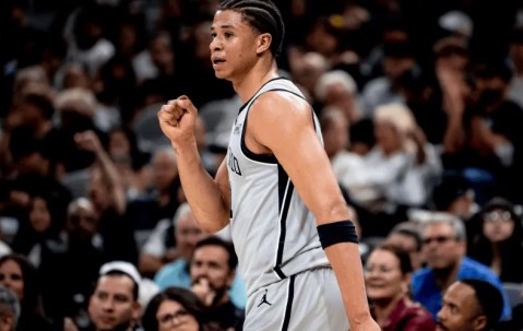 南宫体育入口-生涯之夜！卡布今日三分6中5砍下17分，创生涯单场得分新高